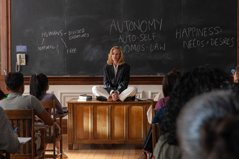 AFTER THE HUNT, Julia Roberts, 2025. ph: Yannis Drakoulidis / © Amazon MGM Studios / Courtesy Everett Collection